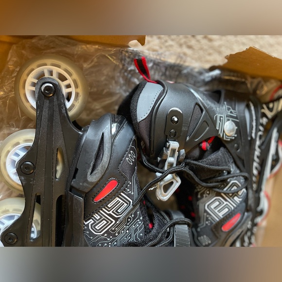 BladeRunner Phoenix Skates (Size 1-4 US) - Picture 9 of 11